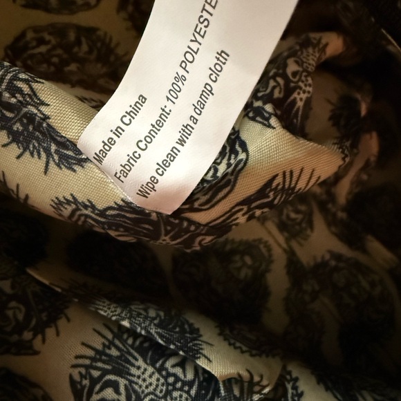 ED HARDY ICONIC TATTOOS TOTE W CHARM CHAIN Skulls Hearts Roses Vegan - Picture 13 of 16